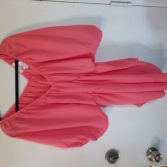 Lovely J Lightweight Coral Blouse, size Sm - Picture 1 of 5